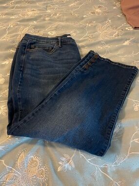 Code Bleu Dark Blue Capri Jeans with Button Hem